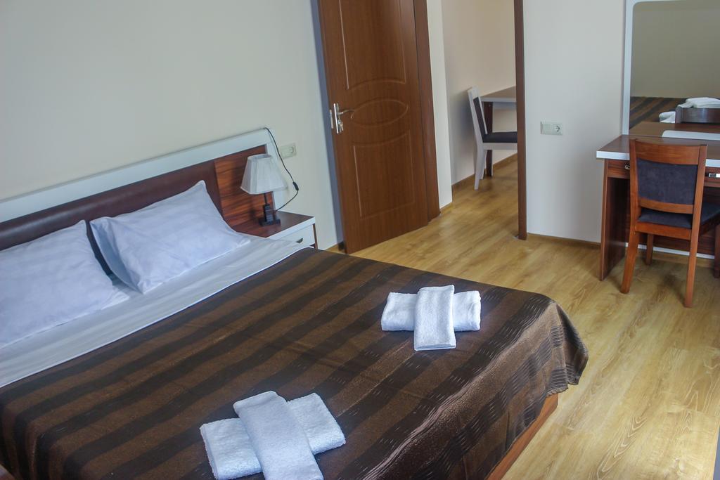 Golden Fleece Hotel Ureki Kültér fotó