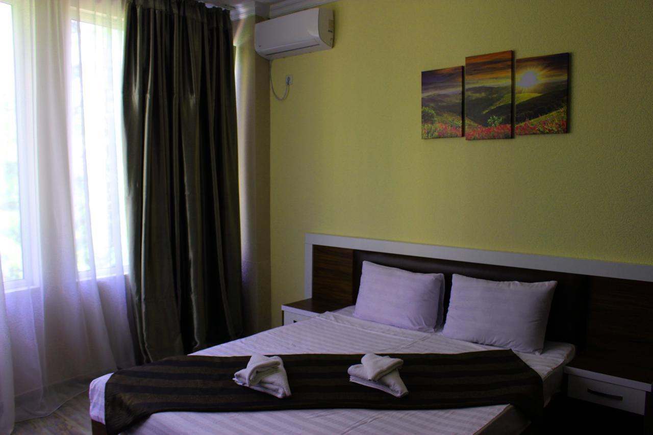 Golden Fleece Hotel Ureki Kültér fotó